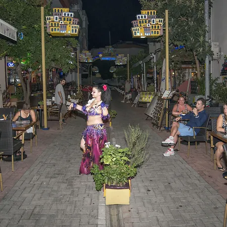 Kleopatra Bebek Αλάνια
