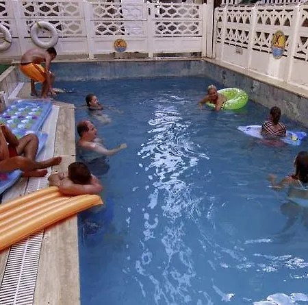 Kleopatra Bebek 酒店 2*